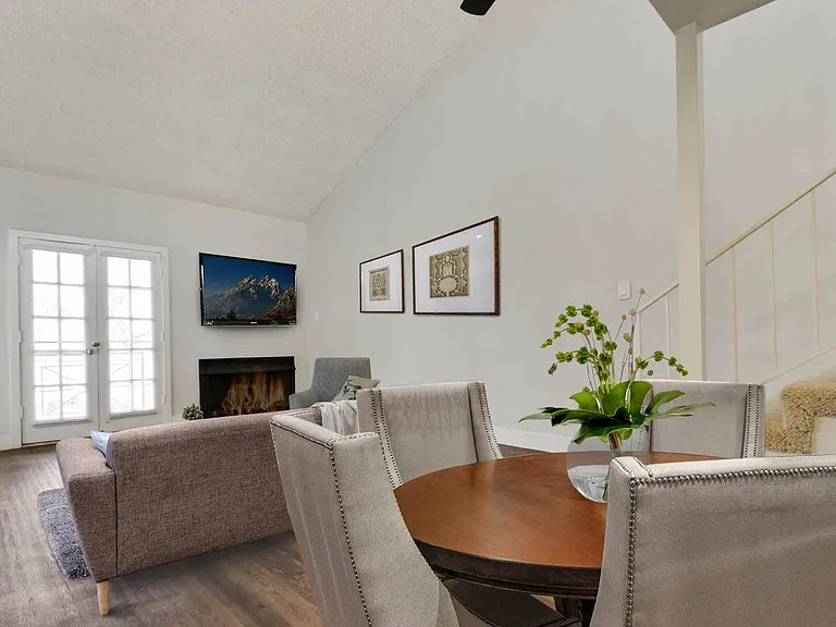 Meridian Apartments — Photo 10