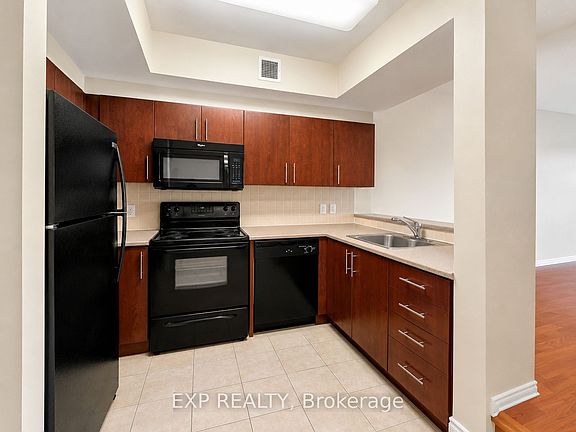 2nd image of 200 Rideau St #1503