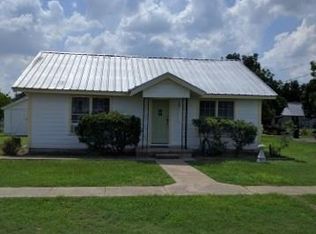 186 E Denmark St, Walnut Springs, TX 76690