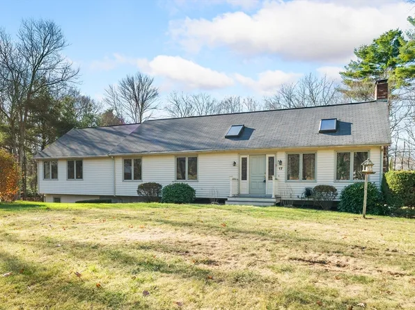 17 Park St, Mendon, MA 01756
