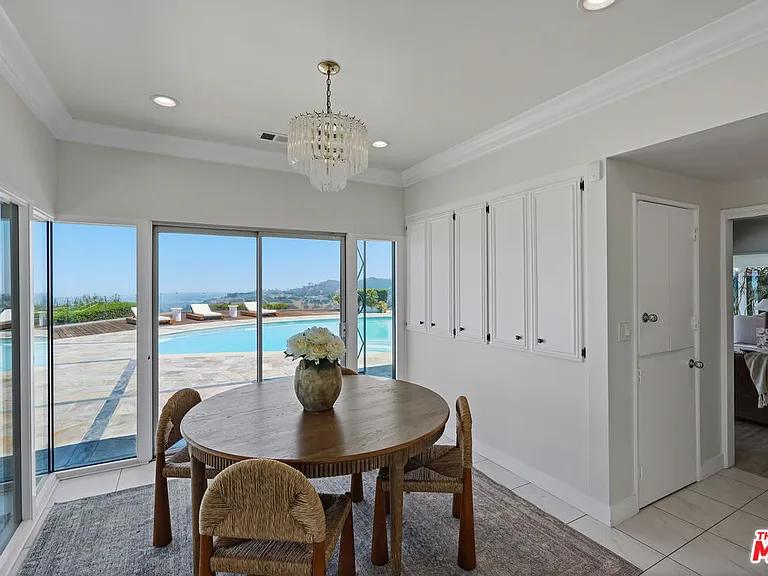 8416 Skyline Dr — Photo 30