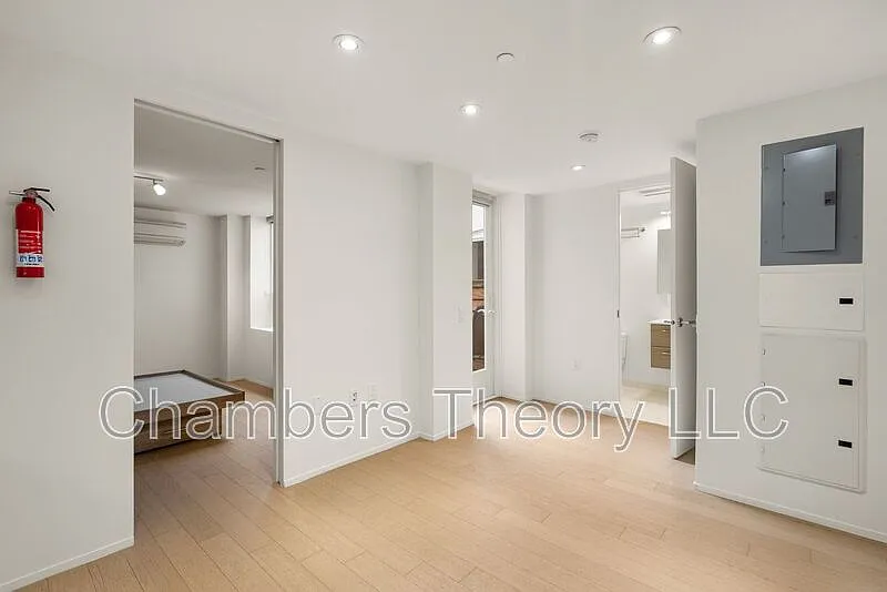 1 bed, 1.0 bath, 325 sqft, $1,800 — Photo 4