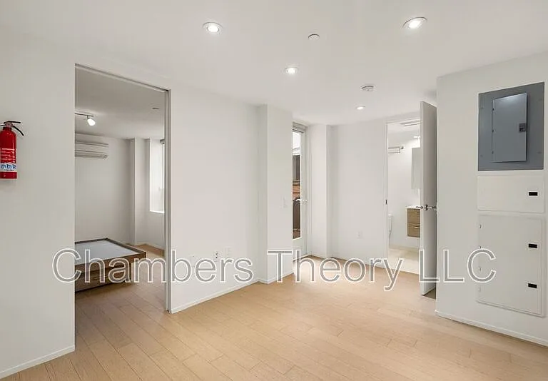 2422 17th St NW #104 — Photo 4