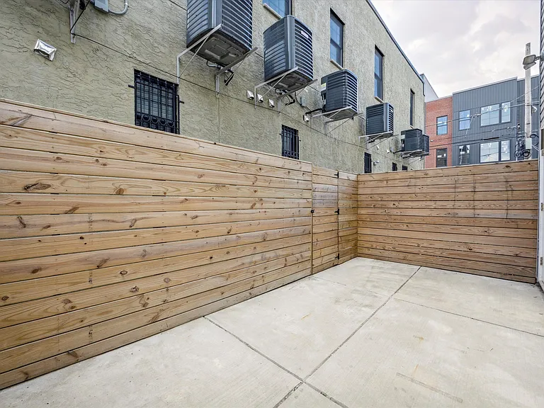 1804 W Berks St — Photo 46