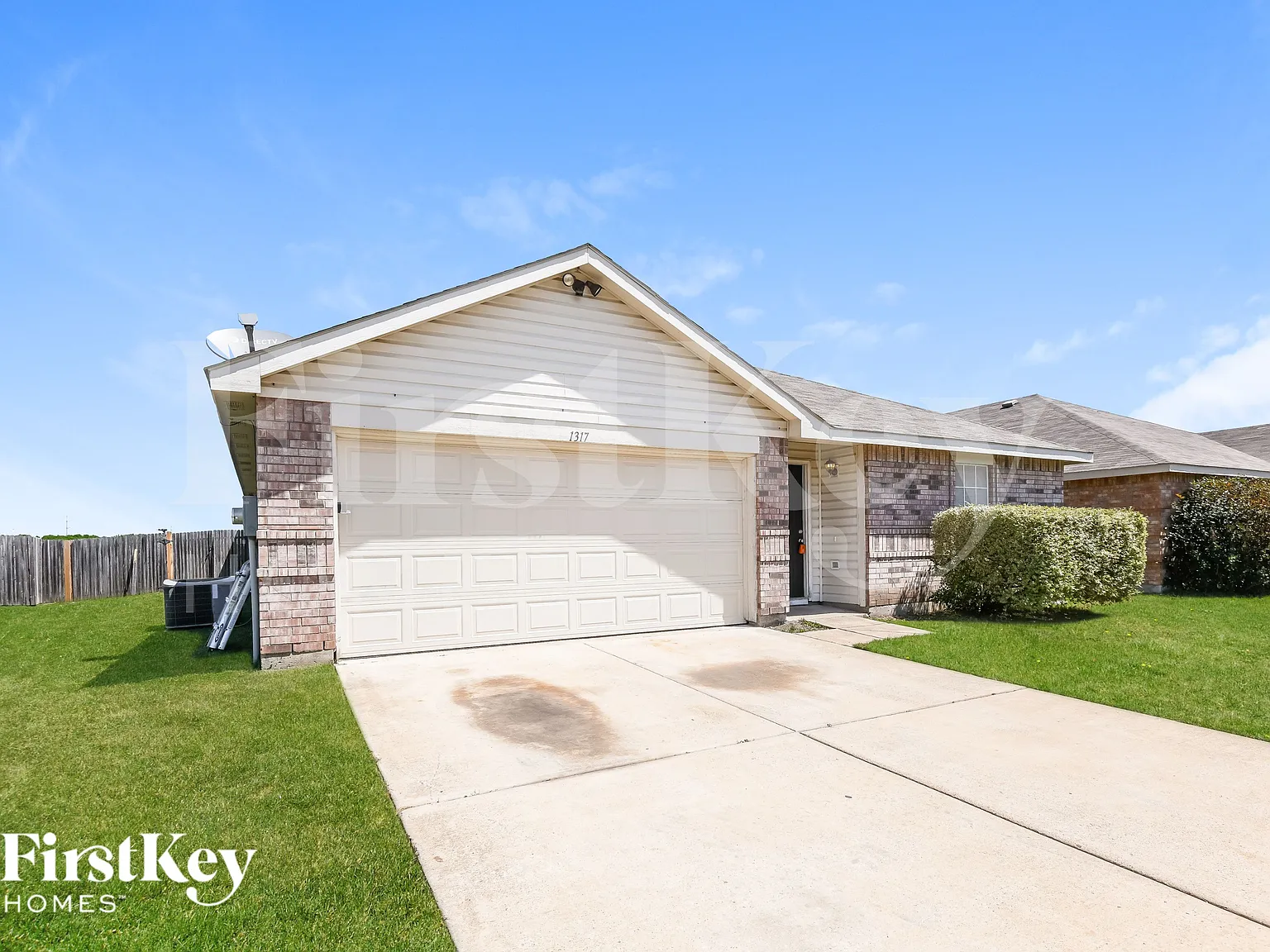 4 bed, 2.0 bath, 1964 sqft, $1,895 — Photo 2