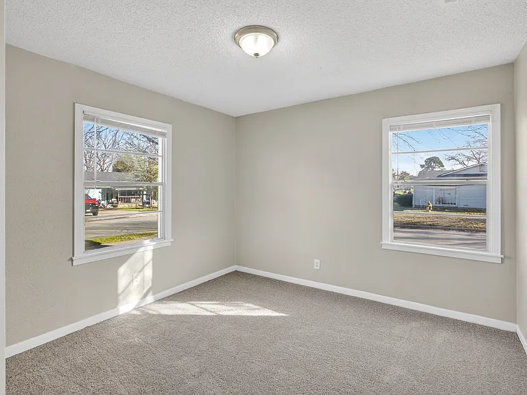 701 Harrison Ln — Photo 18