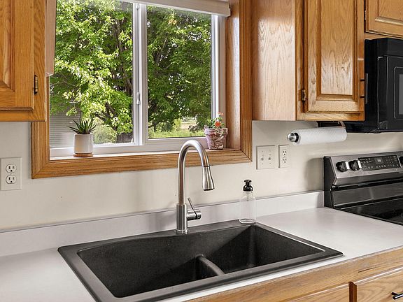 4th image of 10452 61st St NE