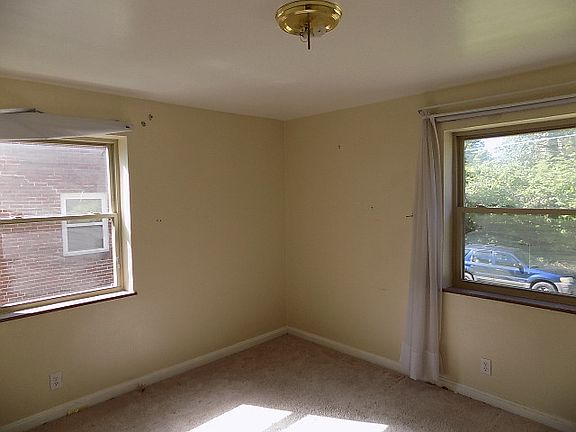4th image of 543 Norway Ave