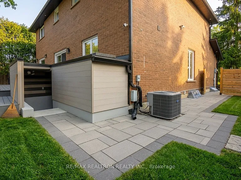 3 Evergreen Cres — Photo 2