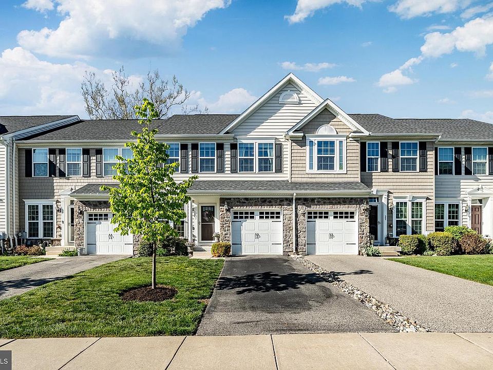 1st image of 31 Hawkswell Cir