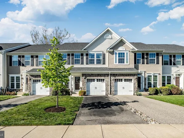 31 Hawkswell Cir, Oreland, PA 19075