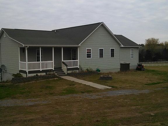 Wrap around drive
						:
						Gives easy drive up access and unloading for both levels of the house.