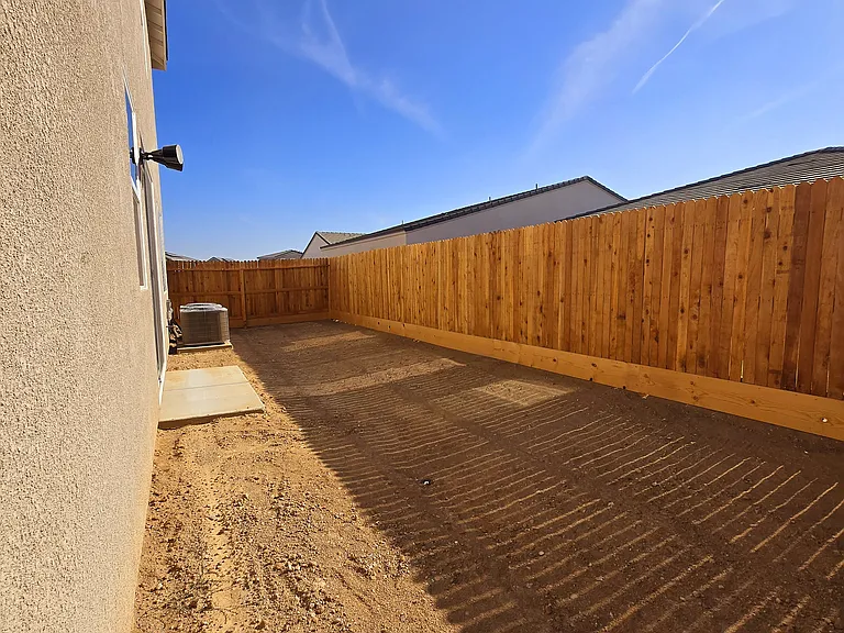 Pioneer Dr W — Photo 46