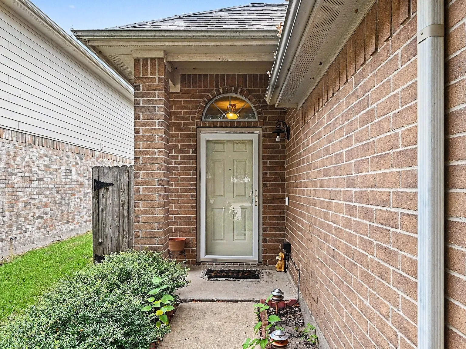 3 bed, 2.0 bath, 1154 sqft, $1,900 — Photo 4