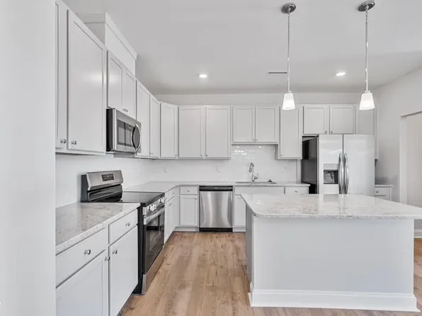 600 Barrington Row Ave, Zebulon, NC 27597