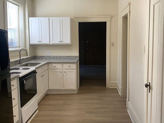 2nd image of 31 W King St #2