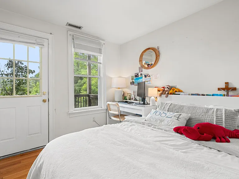 87 M St #3 — Photo 15