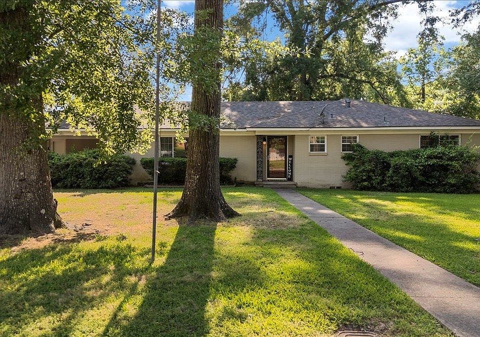 1st image of 303 Wildwood Ln
