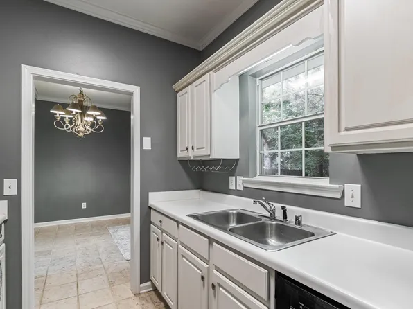 231 Cambrian Ridge Trl, Pelham, AL 35124