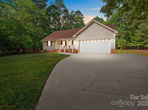 151 Woodrun Dr, Mount Gilead, NC 27306