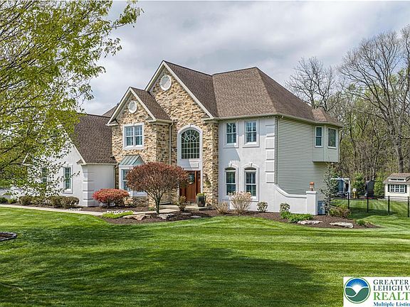 2nd image of 7637 Longwood Dr