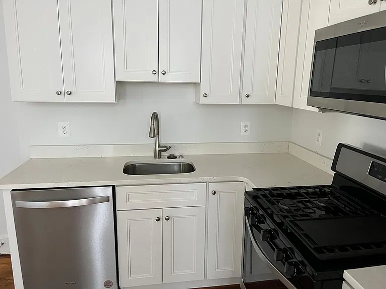 338 Rector St — Photo 8