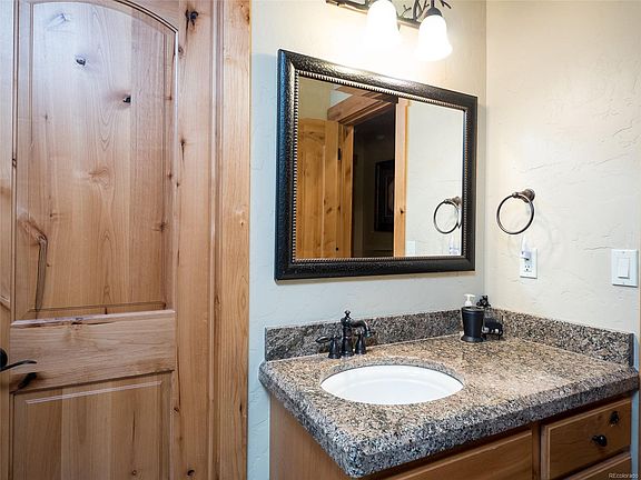 5th image of 409 Antler Way