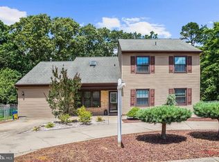 810 Richmond Dr, Sicklerville, NJ 08081