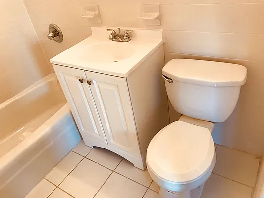 Rented by Metropolis Real Estate of Manhattan | media 22