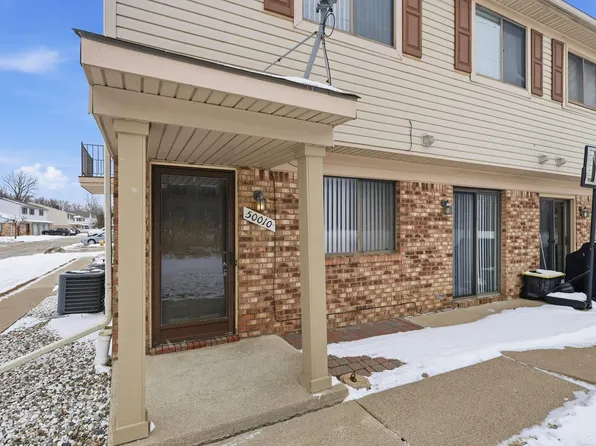 50010 S Angelo Ct, Chesterfield, MI 48047