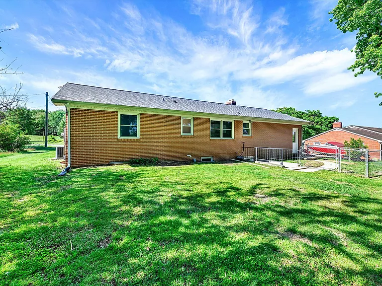 2019 S Fountain Green Rd — Photo 21