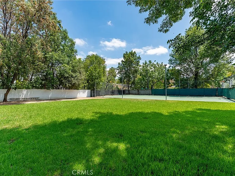 22904 Calvert St — Photo 53