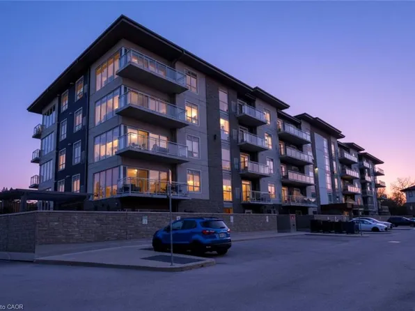 16 Markle Cres #111, Hamilton, ON L9G 0H4