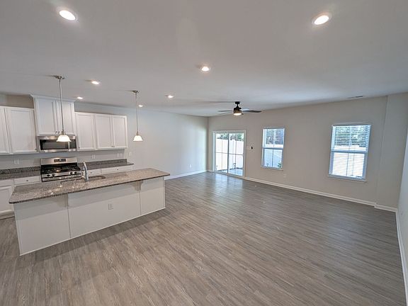 3rd image of 123 Stegg St