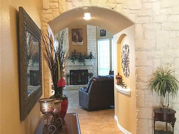 4th image of 640 Royalwood Ct