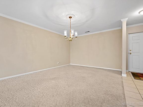 5th image of 1110 N Farnsworth Ave APT 313