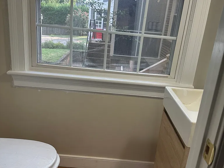 1040 Locust Ave #B — Photo 11