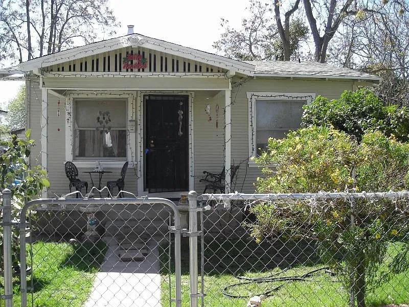215 Ruberto St photo 1