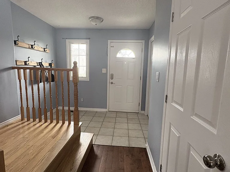 968 Bluffwood Ave — Photo 2