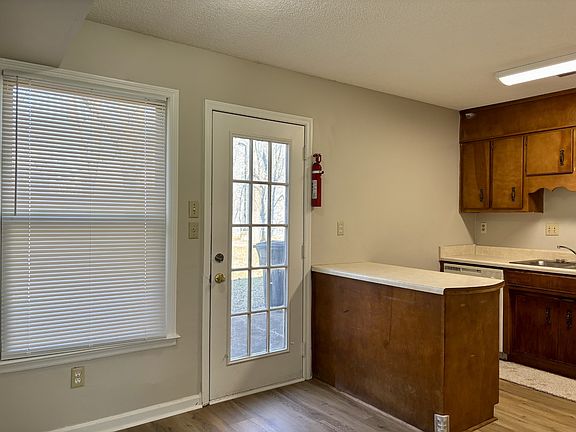 3rd image of 409 E Grundy St #3