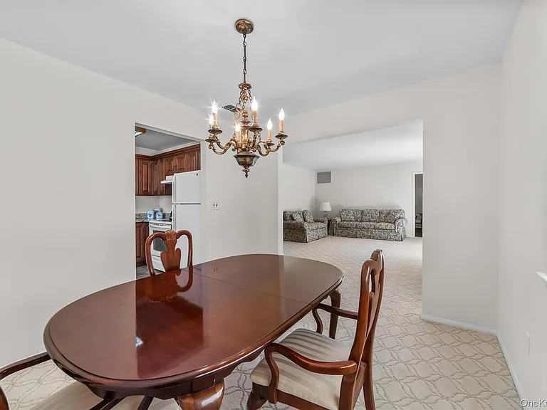 164 Carriage Ct #B — Photo 13