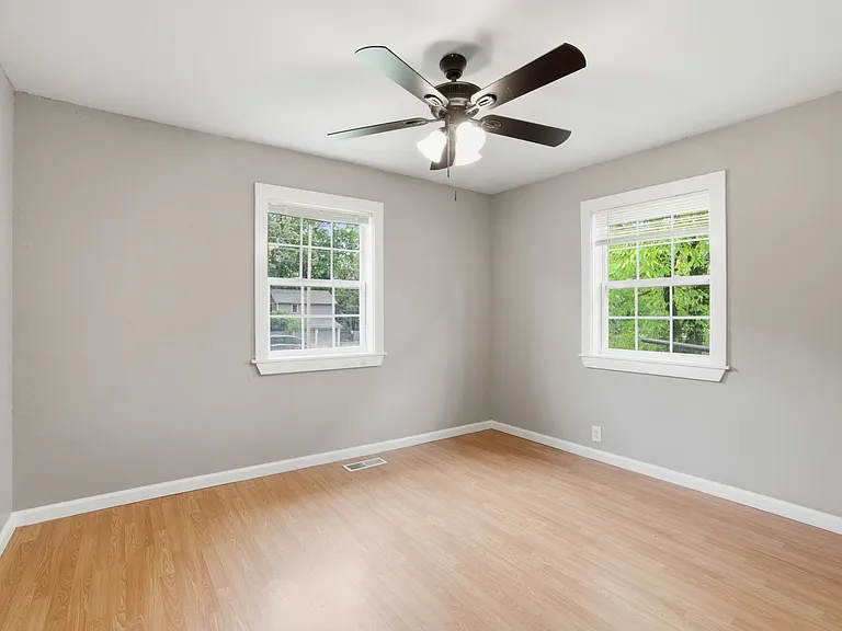 1318-1320 S Summit St — Photo 12