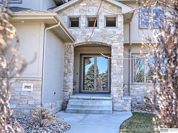 4th image of 19903 Logan Cir
