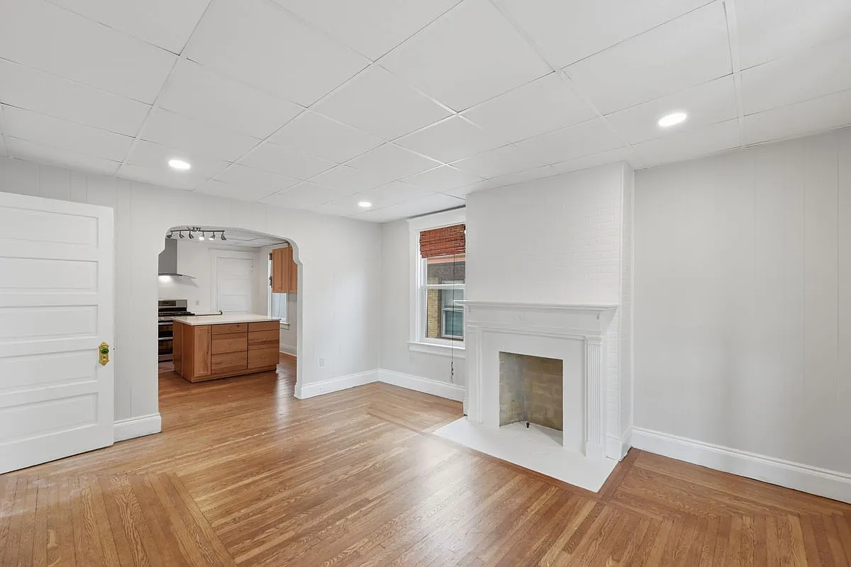 344 Helen St Unit 2 — Photo 4