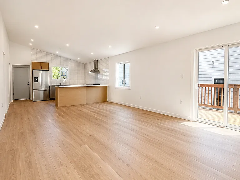4516 48th Ave SW #1 — Photo 5