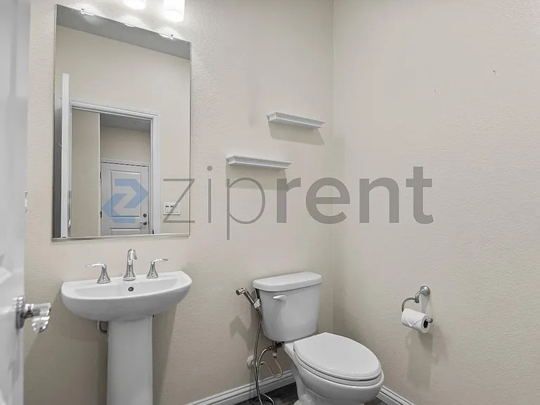 979 Princess Way — Photo 18