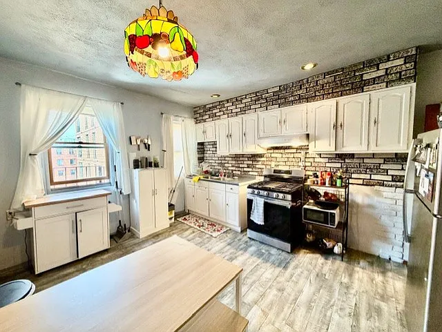 240 Hanover St #4 — Photo 18
