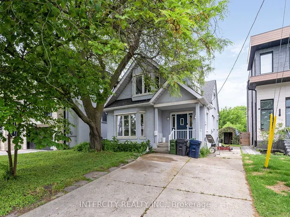 104 Allingham Gdns, Toronto, ON M3H 1Y2