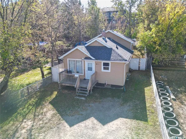 669 18th STREET W, Prince Albert, SK S6V 4A7