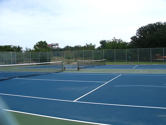 community tennis